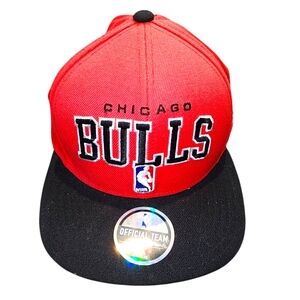 Chicago Bulls Adidas Official Team Wear Snap Back Hat, Red, Great Condition!